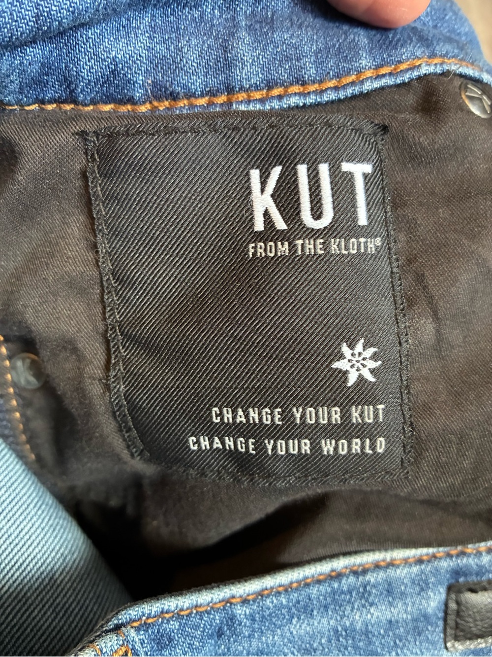Kut from the Kloth Women's Medium Blue Flare Jeans - Picture 7 of 10